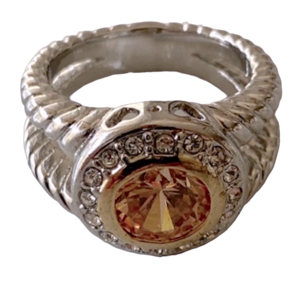 SILVER TONE RING WITH TOPAZ STONE Size 7